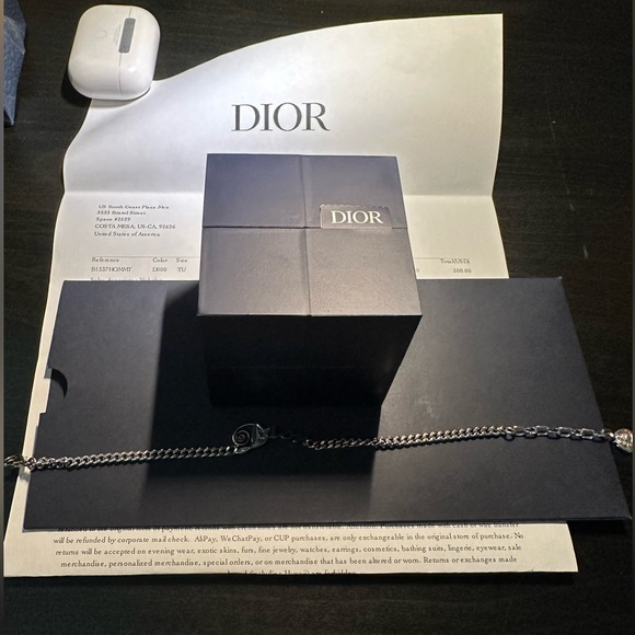 It comes with box and receipt - Picture 5 of 5